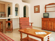Domki wyposażone są w telewizję satelitarną