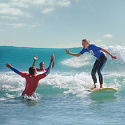 High Five z instruktorem surfingu